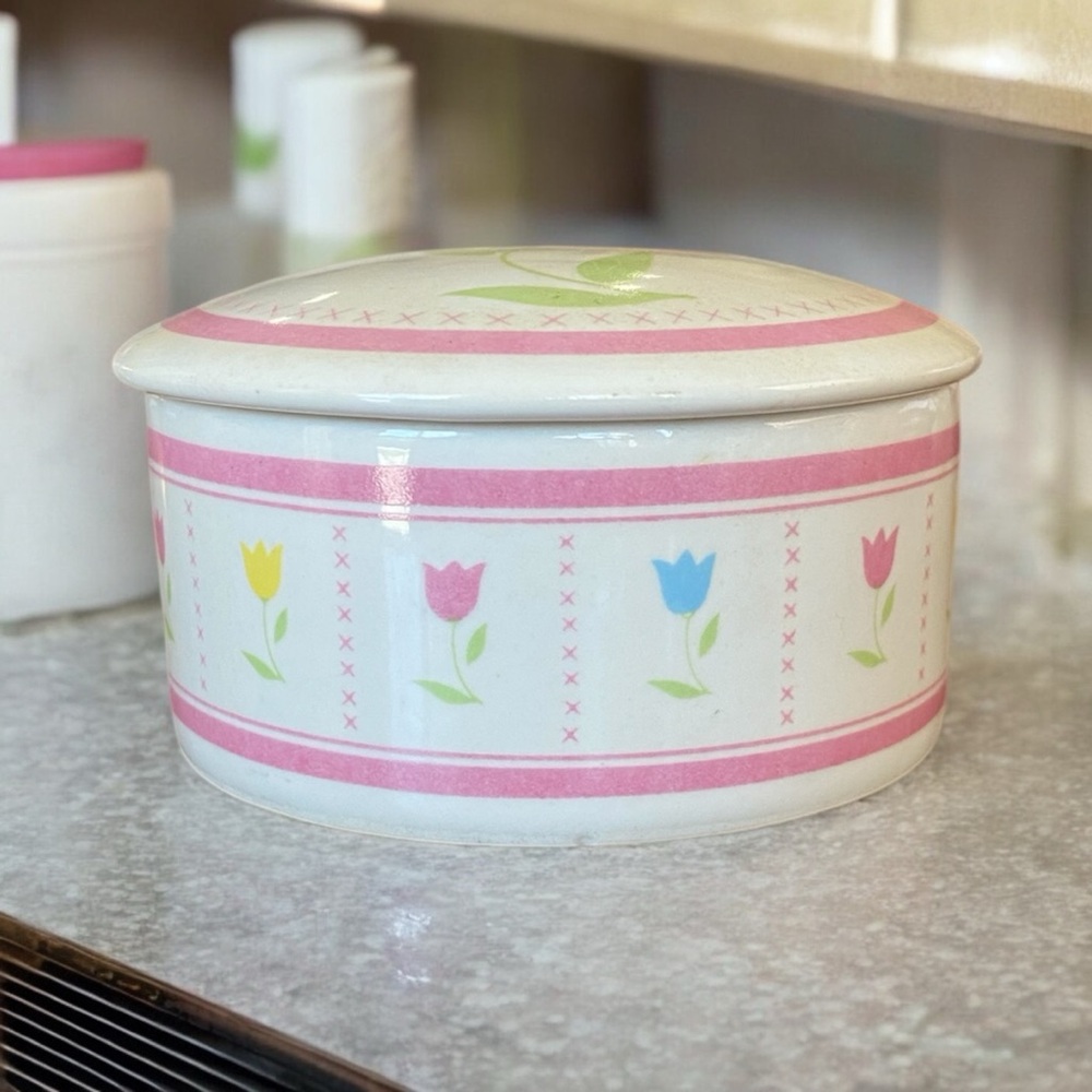 Vintage 1987 Ceramic Candle Holder / Trinket Box with Lid.